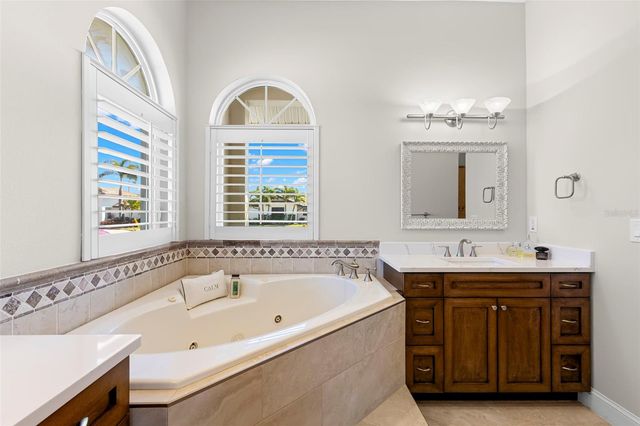 2035 HAWAII AVENUE NE, St Petersburg, FL 33703