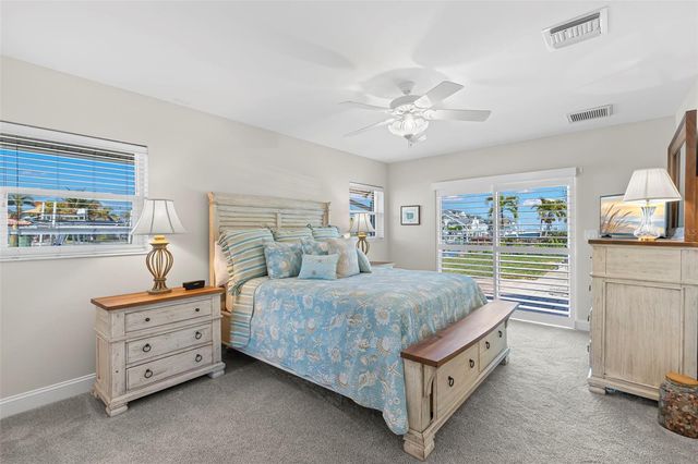 2035 HAWAII AVENUE NE, St Petersburg, FL 33703