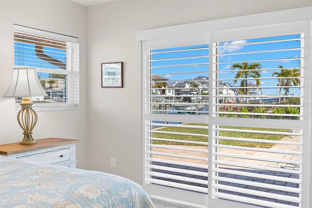 2035 HAWAII AVENUE NE, St Petersburg, FL 33703