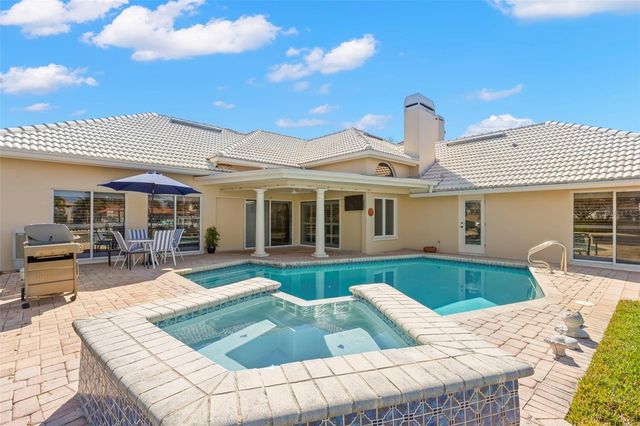 2035 HAWAII AVENUE NE, St Petersburg, FL 33703