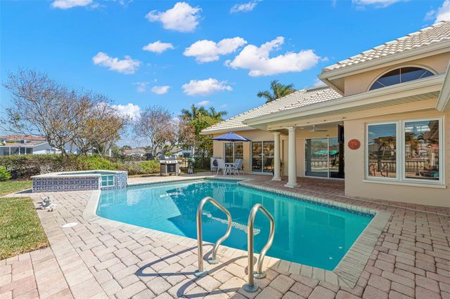 2035 HAWAII AVENUE NE, St Petersburg, FL 33703