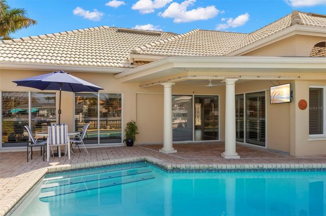 2035 HAWAII AVENUE NE, St Petersburg, FL 33703