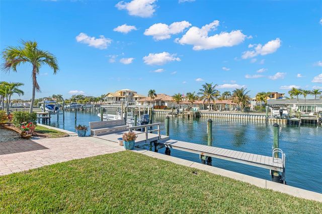 2035 HAWAII AVENUE NE, St Petersburg, FL 33703