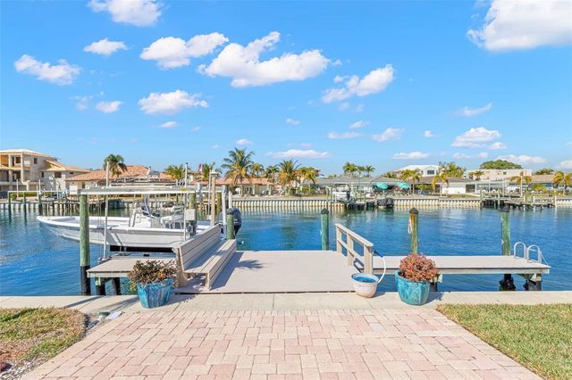 2035 HAWAII AVENUE NE, St Petersburg, FL 33703