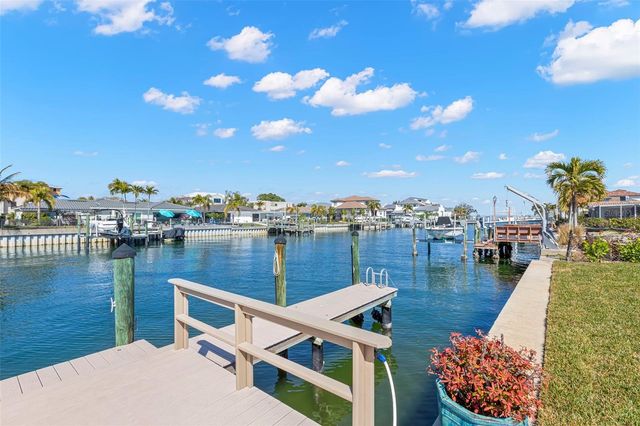 2035 HAWAII AVENUE NE, St Petersburg, FL 33703