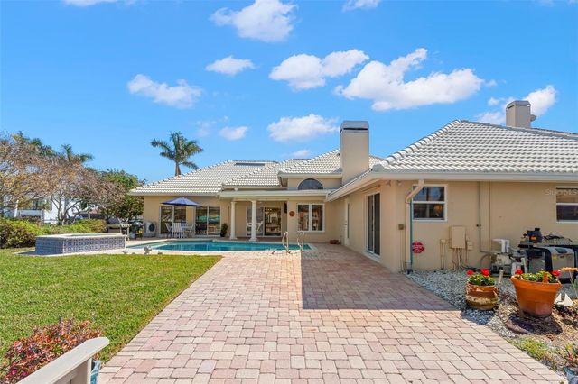 2035 HAWAII AVENUE NE, St Petersburg, FL 33703