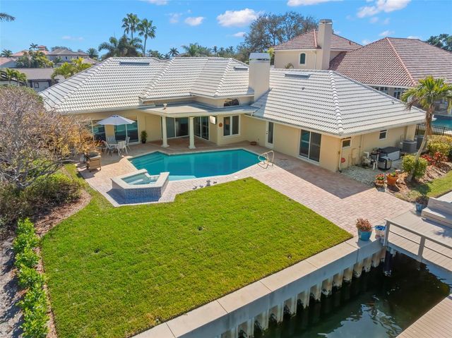 2035 HAWAII AVENUE NE, St Petersburg, FL 33703