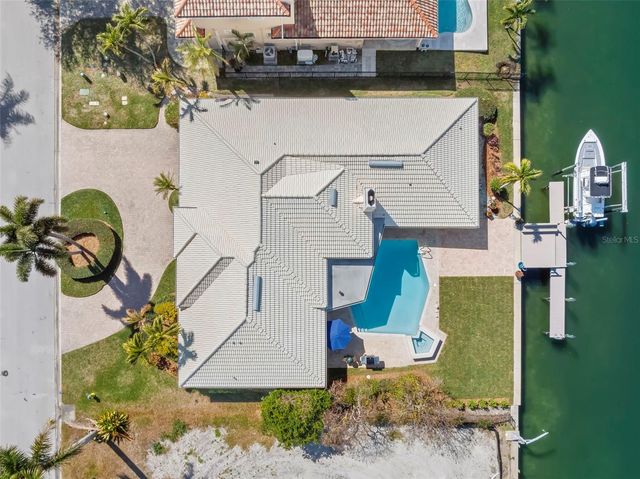 2035 HAWAII AVENUE NE, St Petersburg, FL 33703