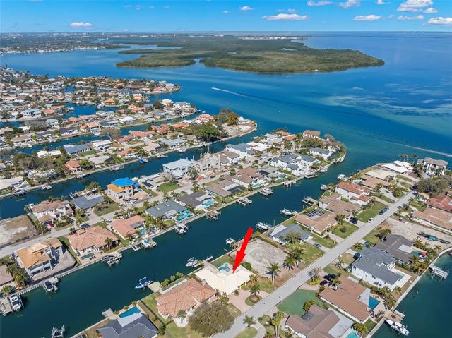 2035 HAWAII AVENUE NE, St Petersburg, FL 33703