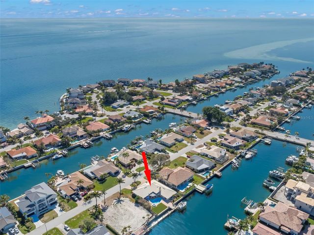 2035 HAWAII AVENUE NE, St Petersburg, FL 33703