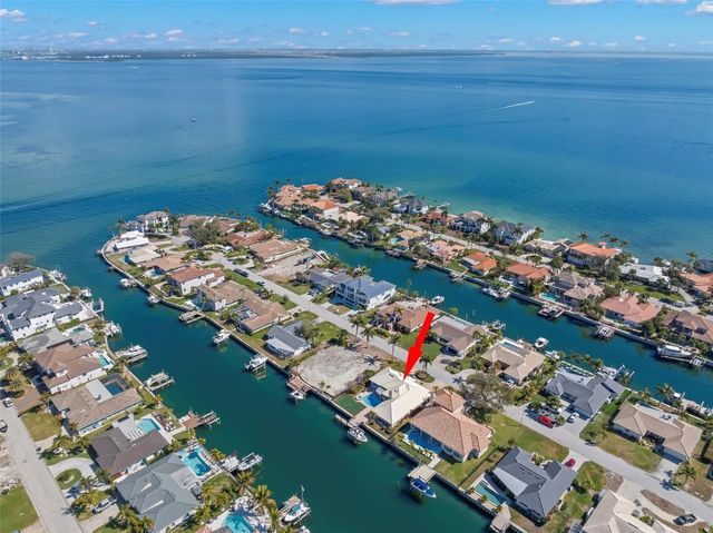 2035 HAWAII AVENUE NE, St Petersburg, FL 33703