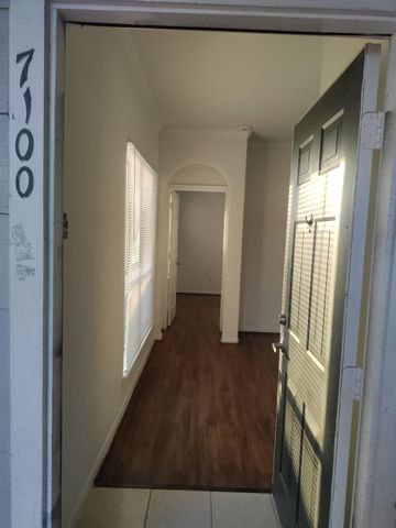 6289 Wilcrest Drive 7100, Houston, TX 77072