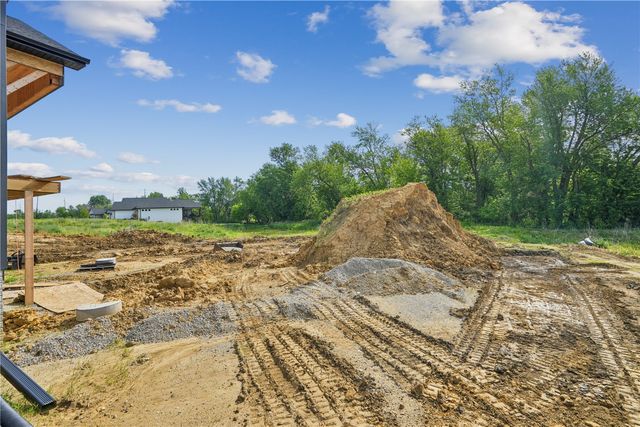 120 Howard Ave, Swisher, IA 52338