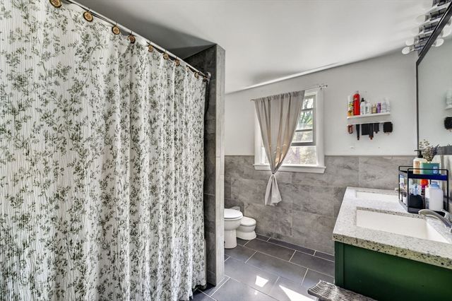 846 Middle St, Dighton, MA 02764