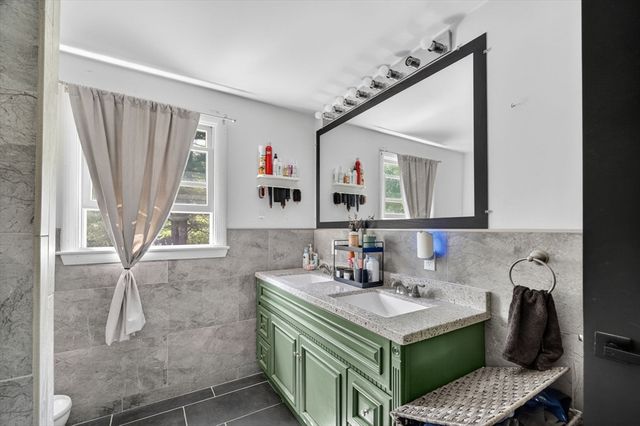 846 Middle St, Dighton, MA 02764