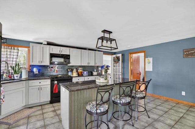 846 Middle St, Dighton, MA 02764