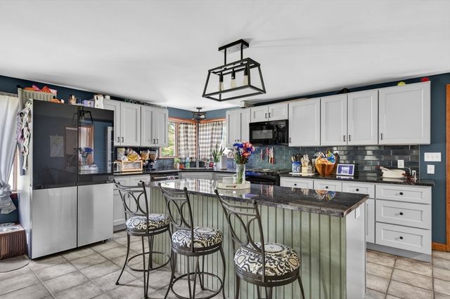 846 Middle St, Dighton, MA 02764