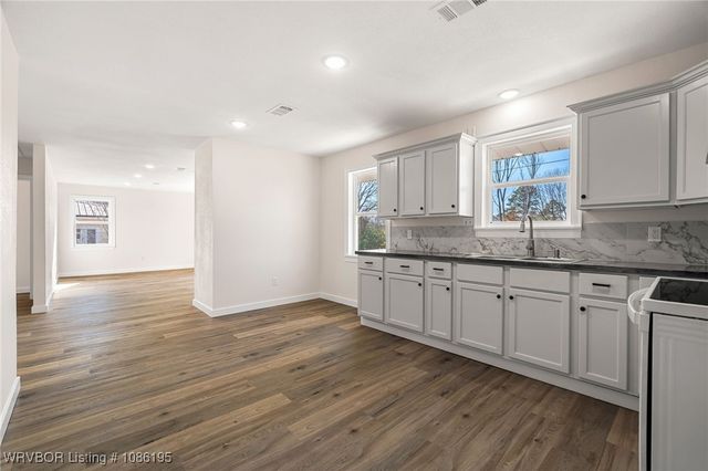 5123 Eastgate Road, Van Buren, AR 72956