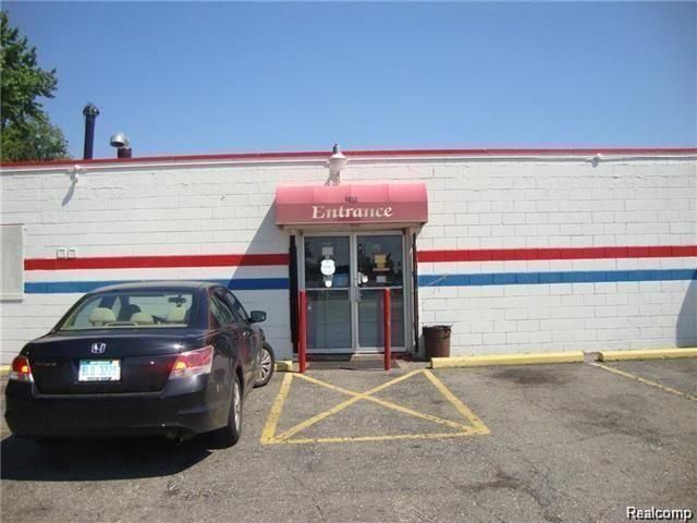 4852 S Beech Daly Street, Dearborn Heights, MI 48125