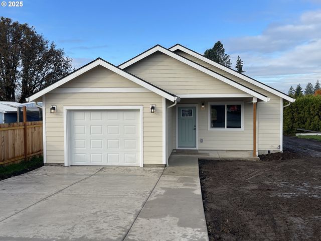 300 N JELLISON St, Amity, OR 97101