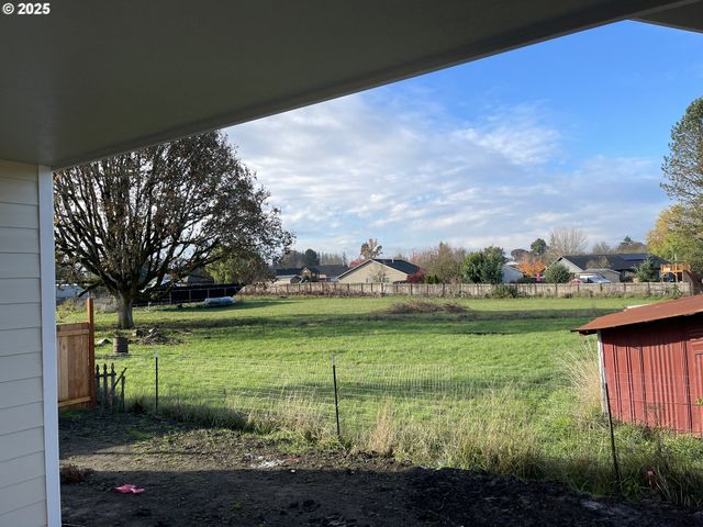 300 N JELLISON St, Amity, OR 97101