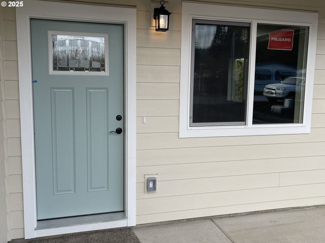 300 N JELLISON St, Amity, OR 97101