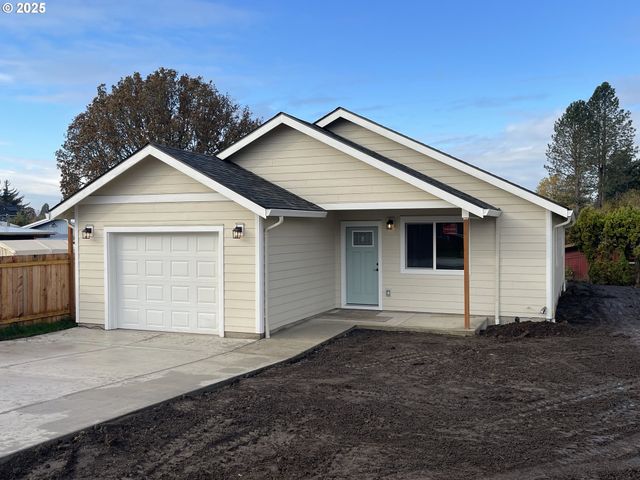 300 N JELLISON St, Amity, OR 97101