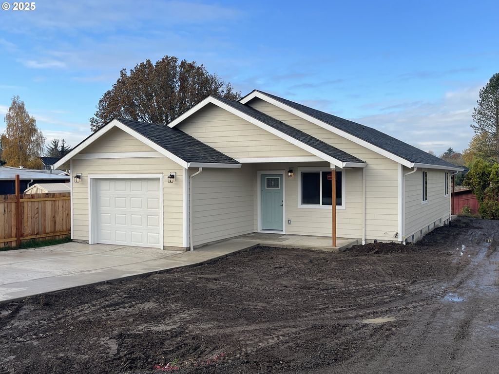 300 N JELLISON St, Amity, OR 97101