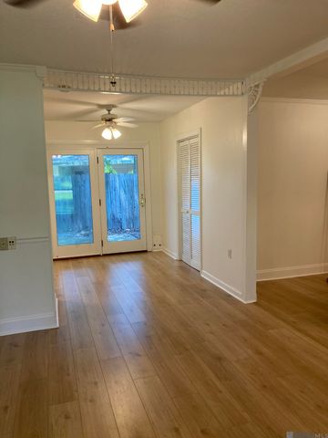 12105 Foster Rd, Baton Rouge, LA 70811