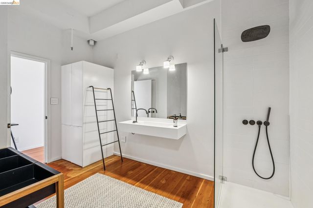 1018 4Th Ave 204, Oakland, CA 94606