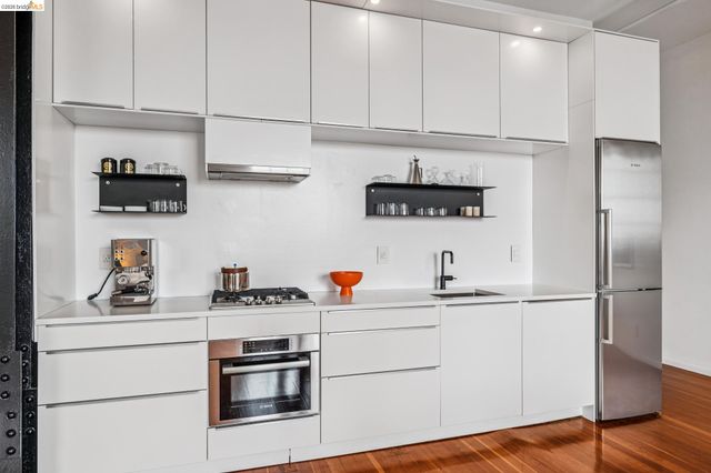 1018 4Th Ave 204, Oakland, CA 94606