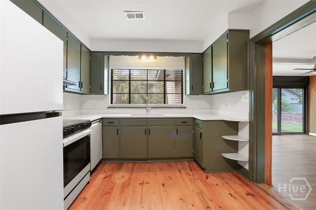 404 Gordonston Avenue, Savannah, GA 31404