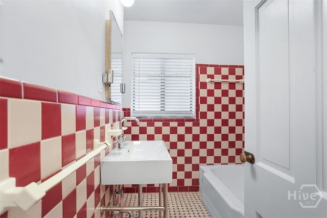 404 Gordonston Avenue, Savannah, GA 31404