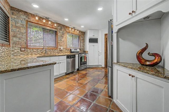 2915 Pond View Court, Marietta, GA 30062