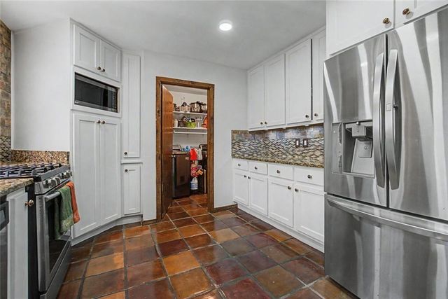 2915 Pond View Court, Marietta, GA 30062