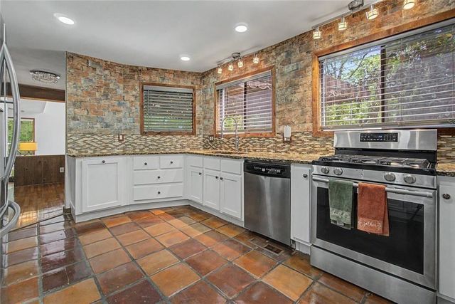 2915 Pond View Court, Marietta, GA 30062