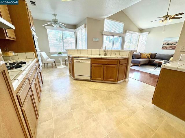 2337 2337 Newport Place South, Discovery Bay, CA 94505