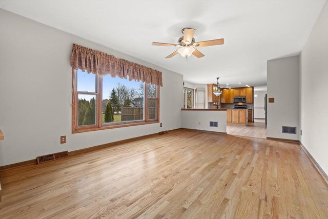 10861 35th AVENUE, Pleasant Prairie, WI 53158