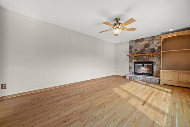 10861 35th AVENUE, Pleasant Prairie, WI 53158