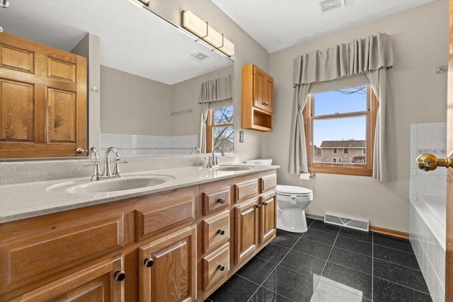 10861 35th AVENUE, Pleasant Prairie, WI 53158