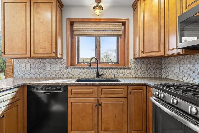 10861 35th AVENUE, Pleasant Prairie, WI 53158