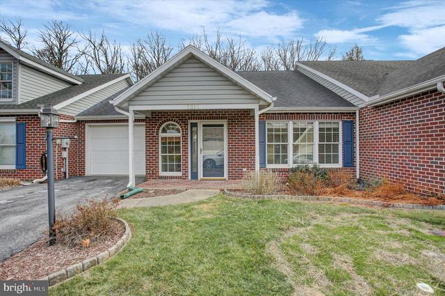 2314 MAJESTIC CT, Chambersburg, PA 17201