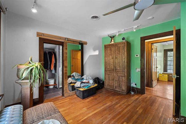 5221 S Broadway, St Louis, MO 63111