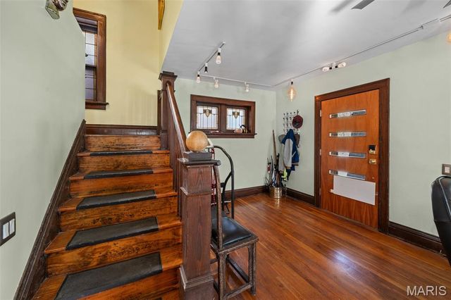 5221 S Broadway, St Louis, MO 63111