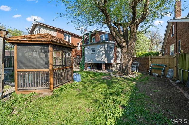 5221 S Broadway, St Louis, MO 63111