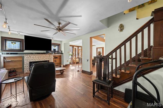 5221 S Broadway, St Louis, MO 63111