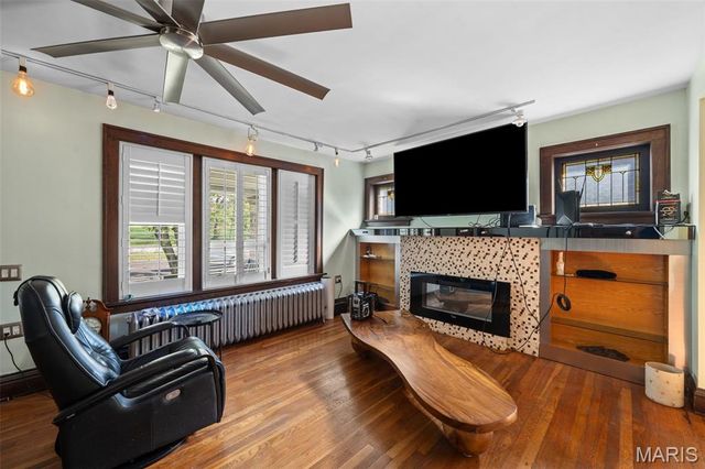 5221 S Broadway, St Louis, MO 63111