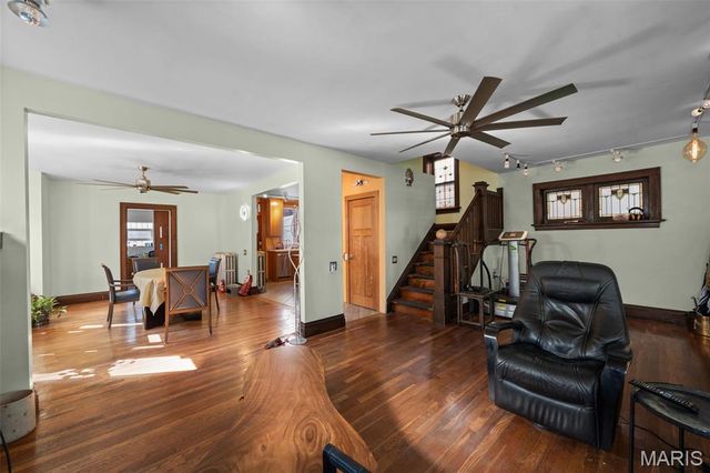 5221 S Broadway, St Louis, MO 63111