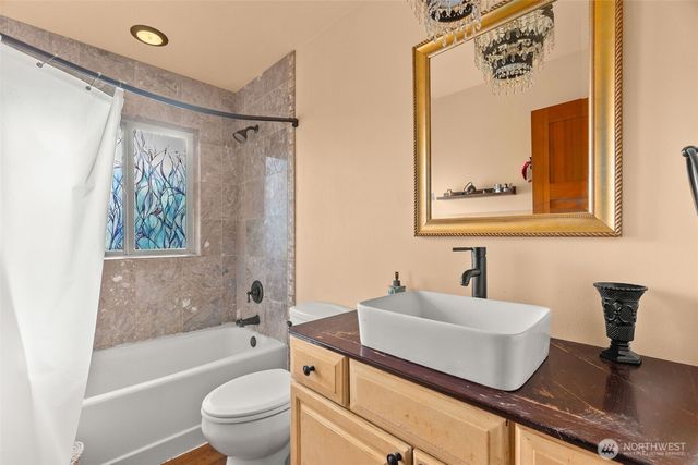 222 Oxbow Lake Lane, Toledo, WA 98591