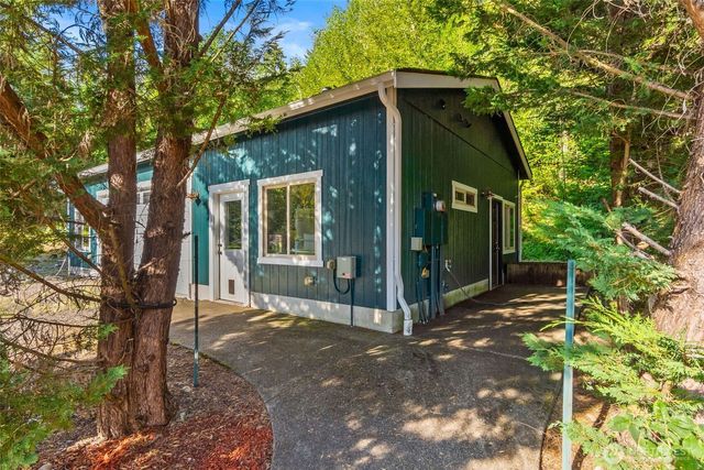 222 Oxbow Lake Lane, Toledo, WA 98591